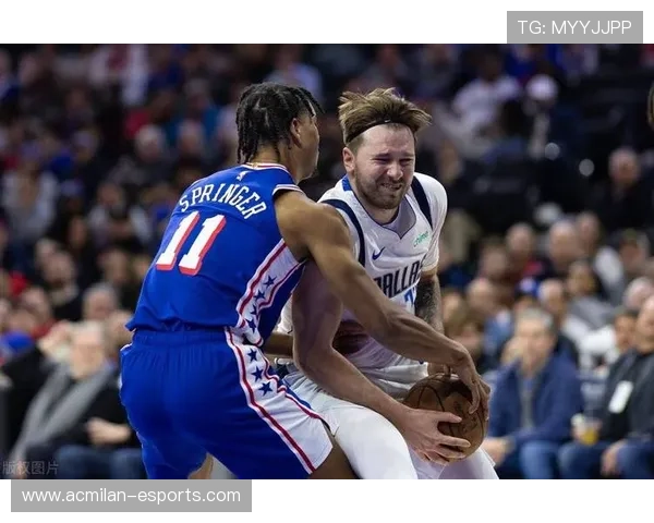 东契奇示范级后撤步三分命中，独行侠狂吹反击号角